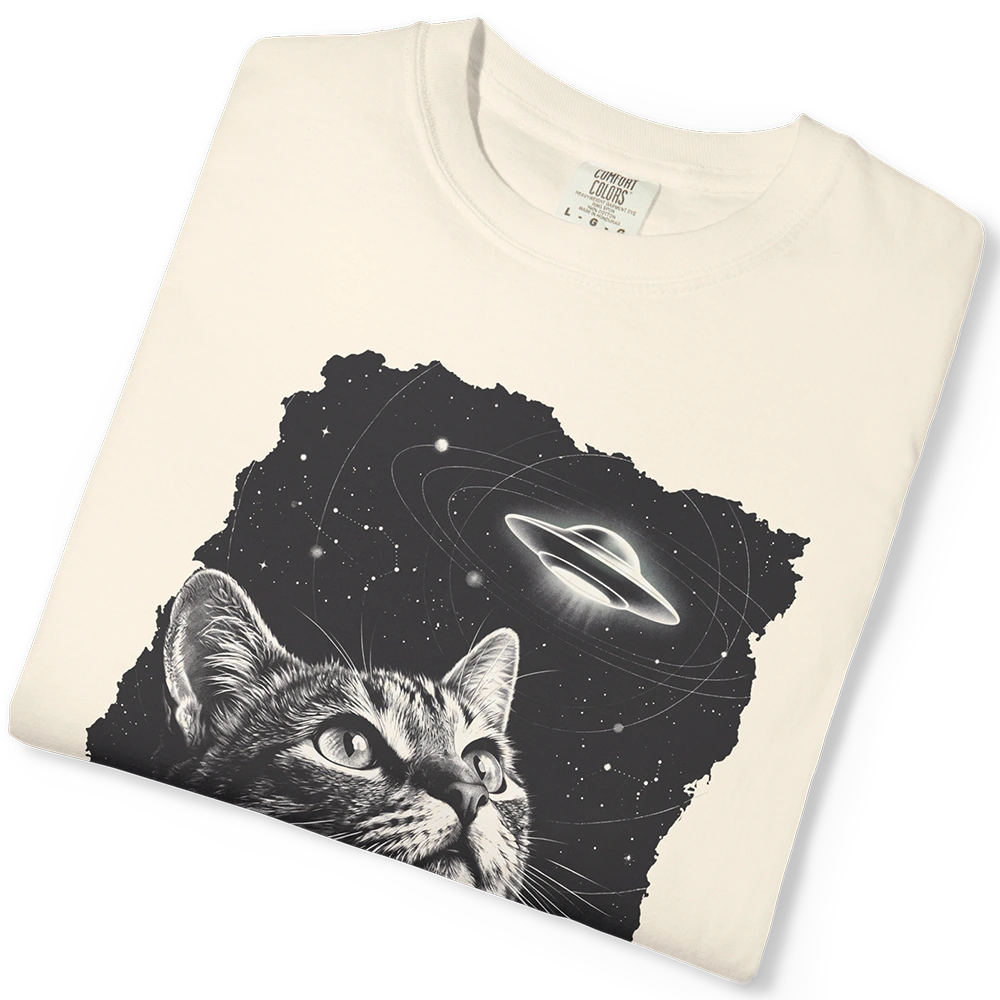 The Cat Saw Everything Alien T-shirt